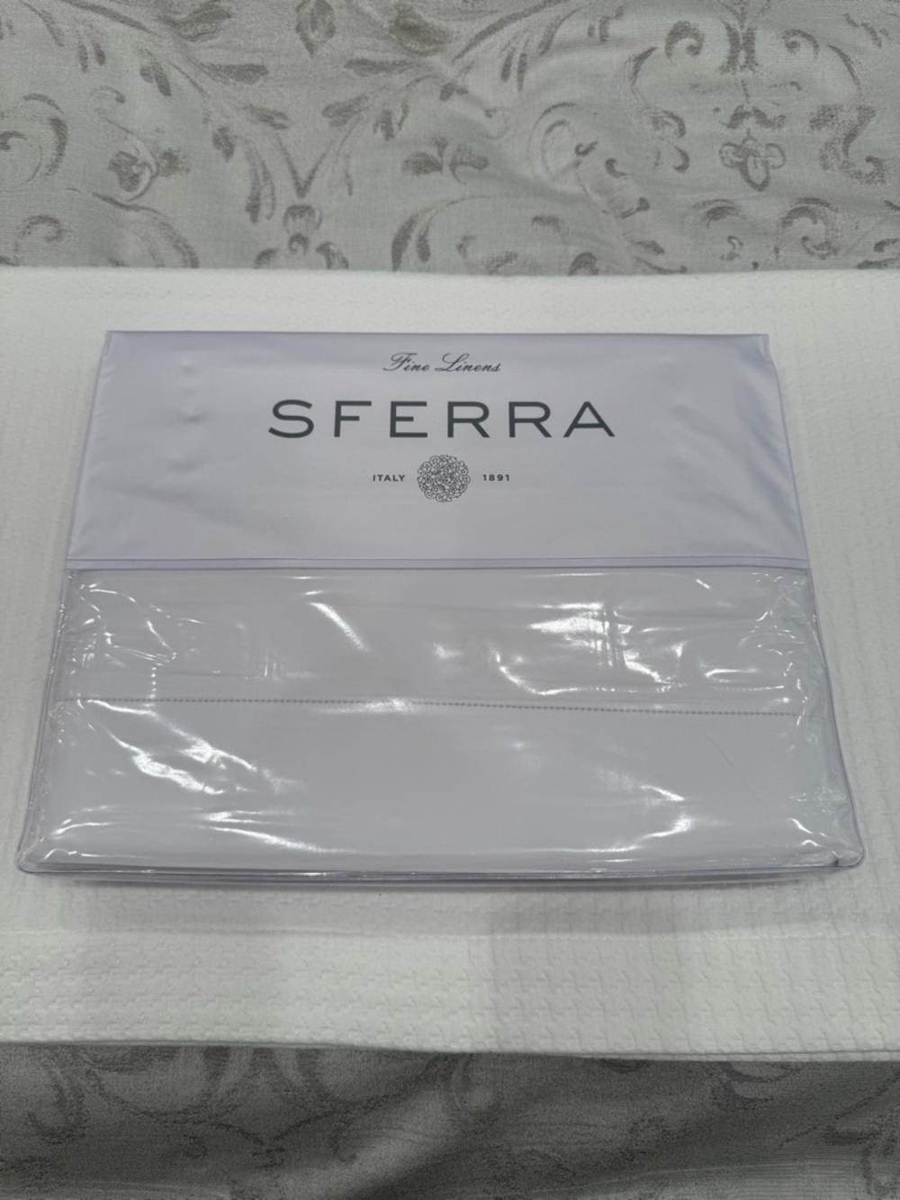SFERRA DELFINA SATEEN 650 TC KING DUVET SET WITH SHAMS WHITE MADE IN ITALY